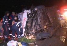 Ladrões batem carro roubado com ambulância do Samu durante fuga