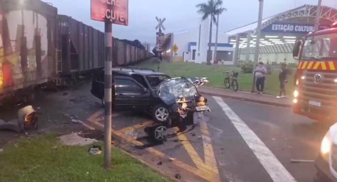 Motorista-fica-ferido-durante-acidente-com-trem-em-00622708-0-202203040715
