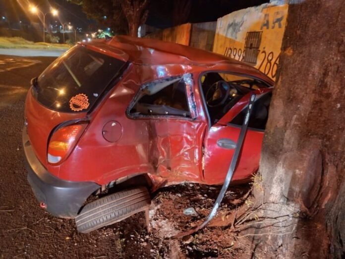 Motorista-fica-em-estado-grave-apos-ser-ejetado-de-00636318-0-202204220729-md