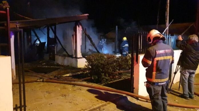 Bombeiros-confirmam-morte-em-incendio-no-Pirapo-00646298-3-202205192250-md