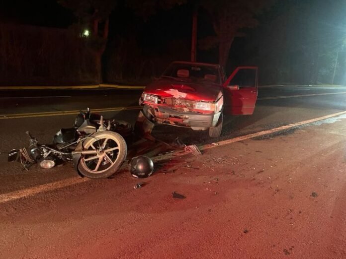 Motociclista-morre-ao-bater-contra-Uno-em-Apucaran-00646466-2-202205192318-md