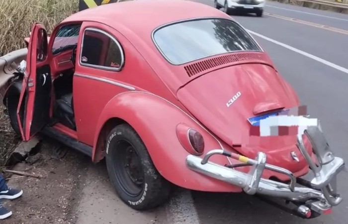 Motorista De Fusca Fica Ferido Em Colisão Com Caminhão Dos Correios Na Pr 444 Mandaguari Online 