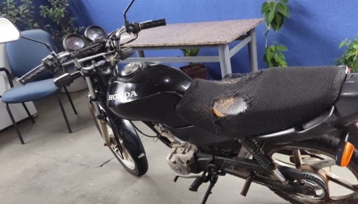 moto f