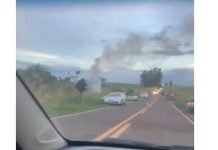 Carro capota e pega fogo entre Kaloré e Borrazópolis