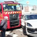 Porsche colide com caminhão do Corpo de Bombeiros durante atendimento de emergência em Arapongas
