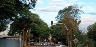 Semáforos começam a ser instalados em dois cruzamentos da Rua Senador Salgado Filho, em Mandaguari
