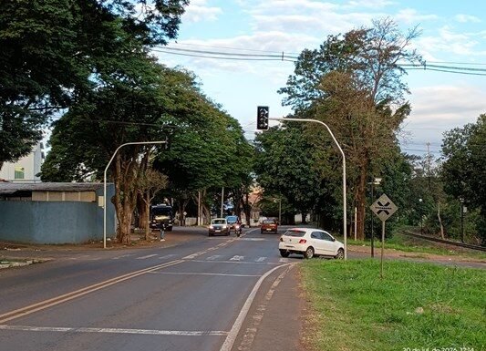 Semáforos começam a ser instalados em dois cruzamentos da Rua Senador Salgado Filho, em Mandaguari