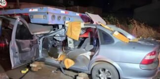Família fica ferida após carro bater na traseira de carreta estacionada em Sarandi