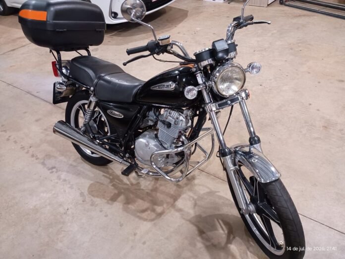 Suzuki_Intruder_1