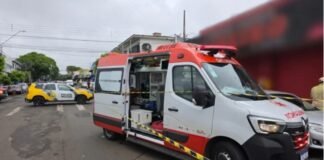 Açougueiro morre prensado por caminhonete após veículo subir na calçada em Sarandi