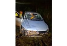 Motorista fica ferido após carro capotar na PR-444
