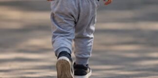 Criança de 3 anos é encontrada sozinha na rua em Jandaia do Sul