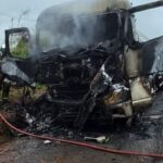 Ação rápida do Corpo de Bombeiros e brigada privada evita explosão de caminhão-tanque na BR-376 em Paranavaí.