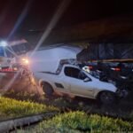 Motorista fica gravemente ferido após bater carro na traseira de caminhão na PR-317