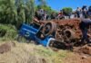 Caminhão carregado com entulho cai em barranco após suposta falha nos freios em Borrazópolis